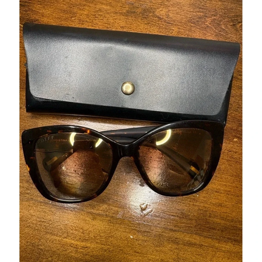 DIFF Christina Haack Ruby Polarized Sunglasses Tortoise Cat Eye MT-BF15P Case